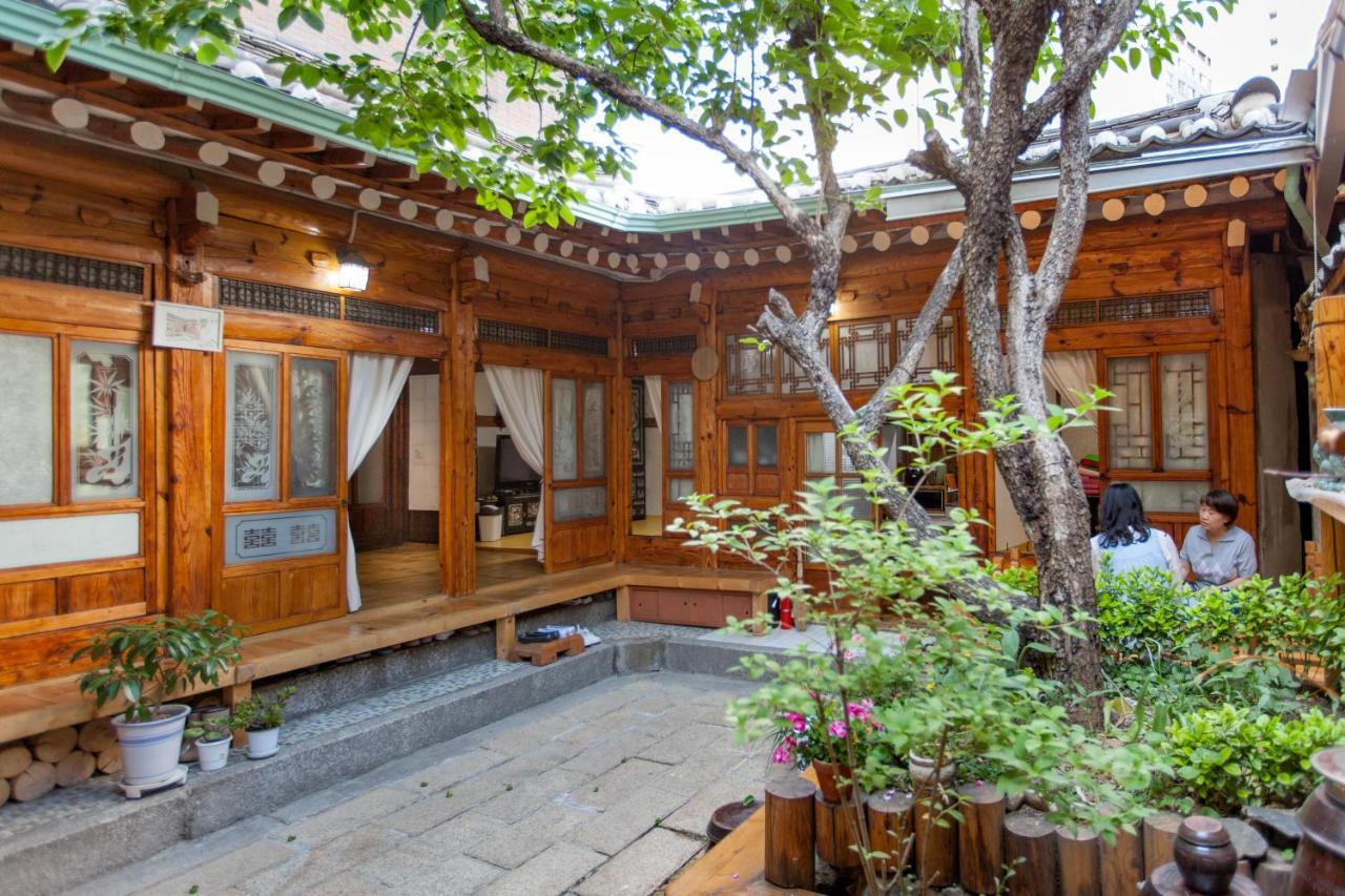 Dongmyo Hanok Sihwadang - Private Korean Style House In The City Center With A Beautiful Garden Сеул Екстериор снимка