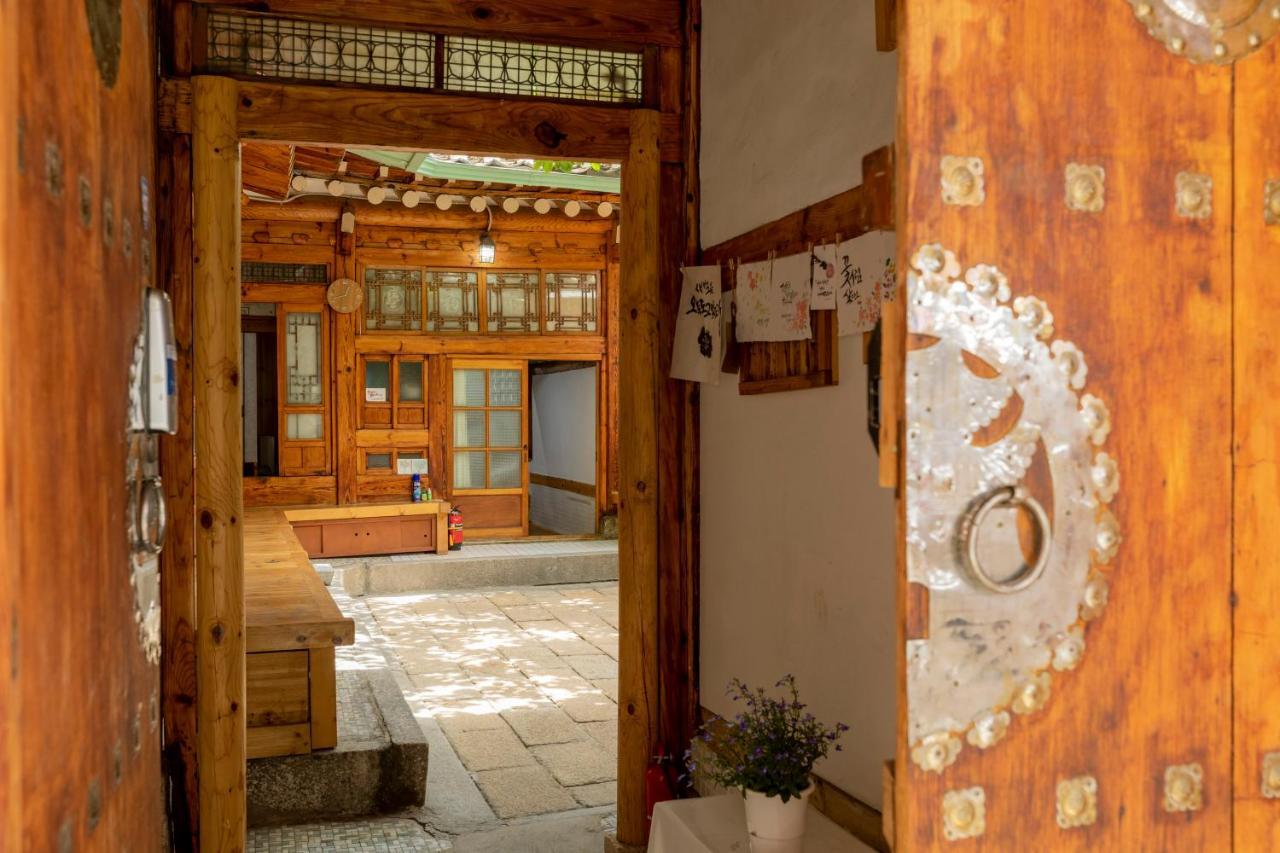 Dongmyo Hanok Sihwadang - Private Korean Style House In The City Center With A Beautiful Garden Сеул Екстериор снимка