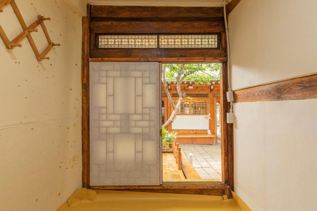 Dongmyo Hanok Sihwadang - Private Korean Style House In The City Center With A Beautiful Garden Сеул Екстериор снимка