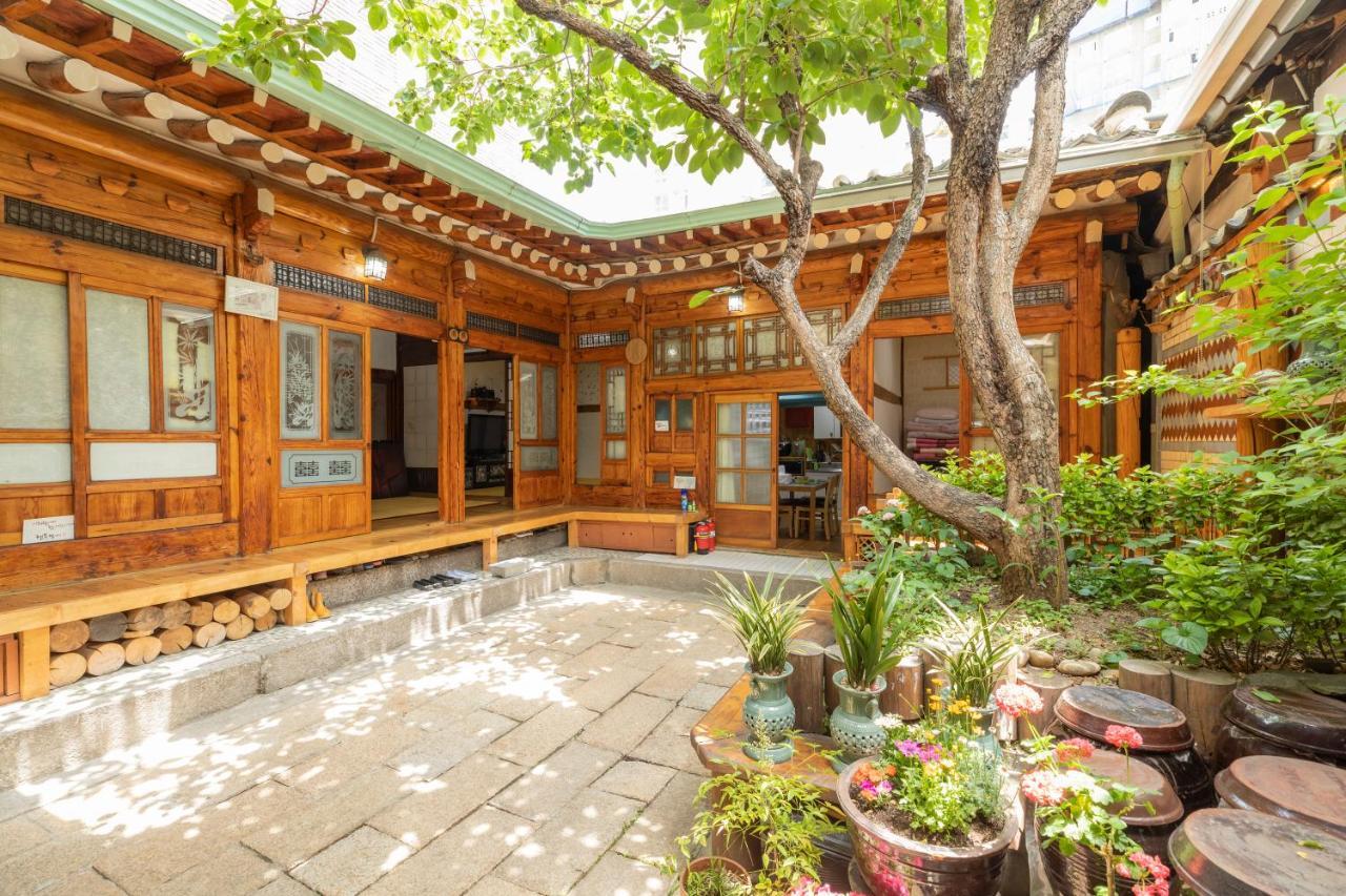 Dongmyo Hanok Sihwadang - Private Korean Style House In The City Center With A Beautiful Garden Сеул Екстериор снимка