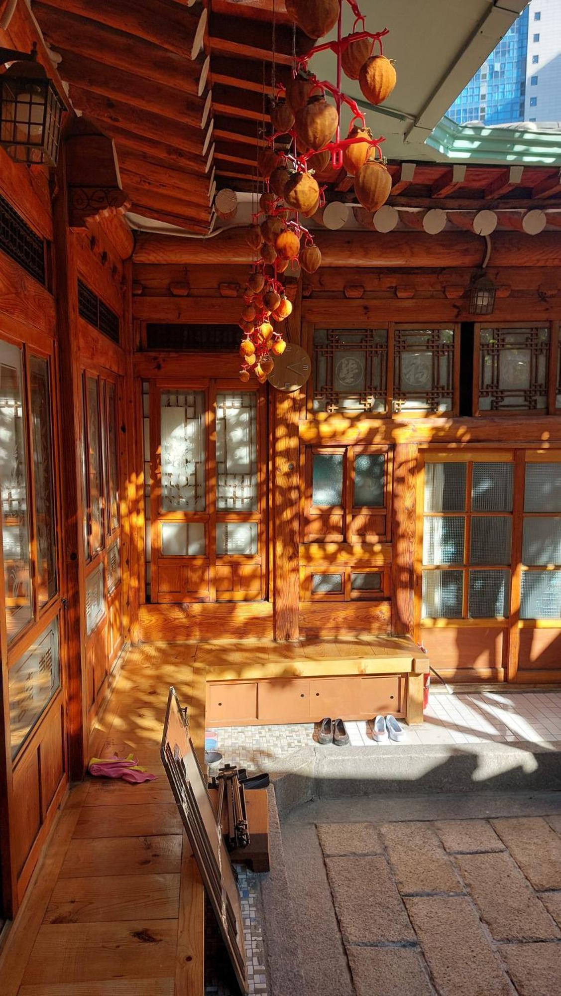 Dongmyo Hanok Sihwadang - Private Korean Style House In The City Center With A Beautiful Garden Сеул Екстериор снимка